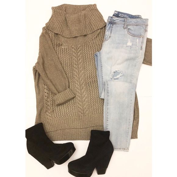 NWT NEW YORK & COMPANY Turtleneck sweater cable knit - Picture 8 of 8